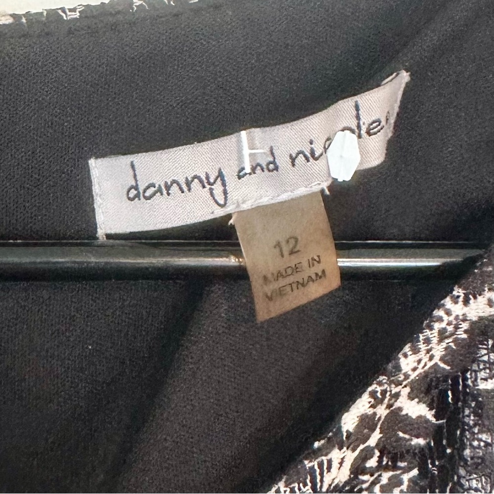 Danny & Nicole Black and White Patterned Mini Dress - Size: 12 - Picture 2 of 7